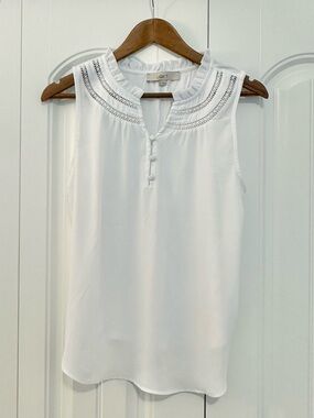 ✨LOFT White Sleeveless Lace Yoke Camisole Women’s Size Small ✨